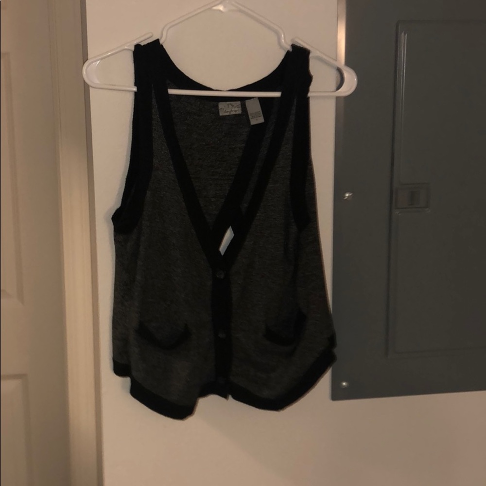 Vest - Picture 3 of 4